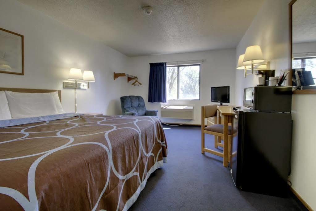 Super 8 By Wyndham Storm Lake Exteriér fotografie