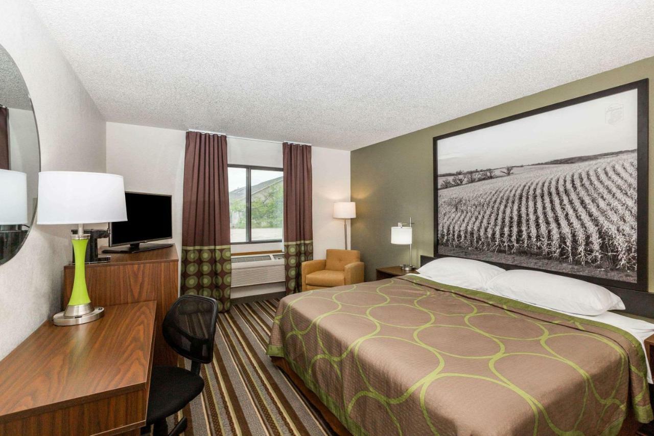 Super 8 By Wyndham Storm Lake Exteriér fotografie